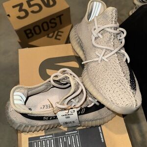 Adidas Yeezy Boost 350 V2 Sneakers